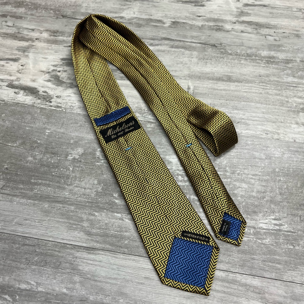 Michelson’s Gold & Navy Chevron Seven Fold Tie